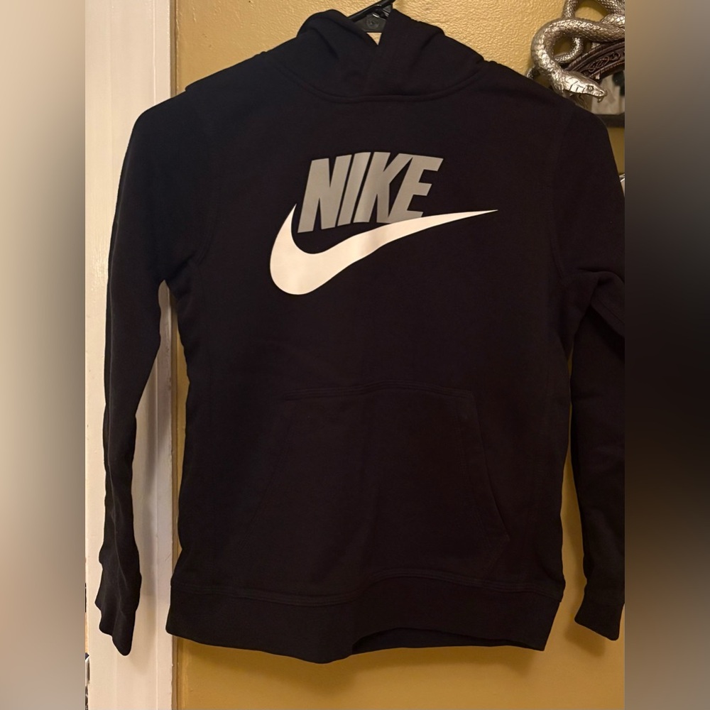 Boys Nike hoodie - size medium - brand new condition